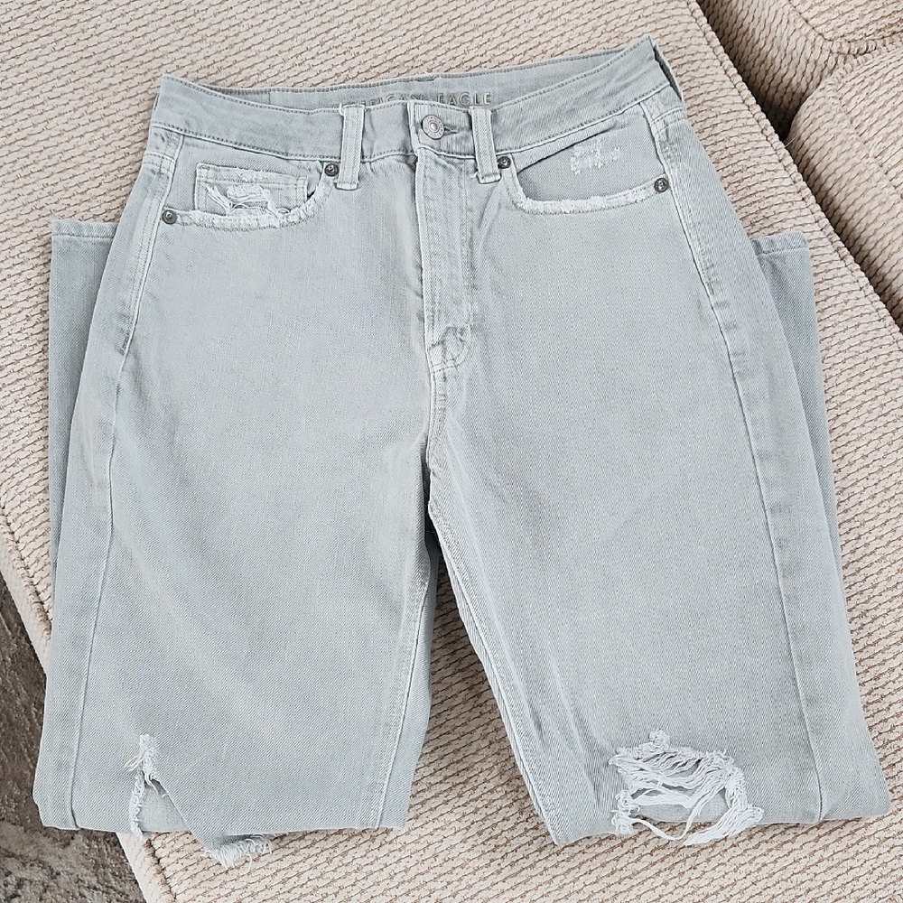 AEO Light Gree Mom Straight Jeans, Size 6 Regular